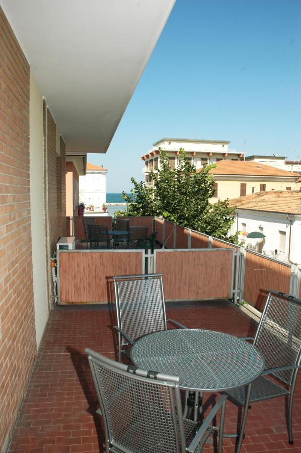Hotel Rossella Rimini Exterior foto